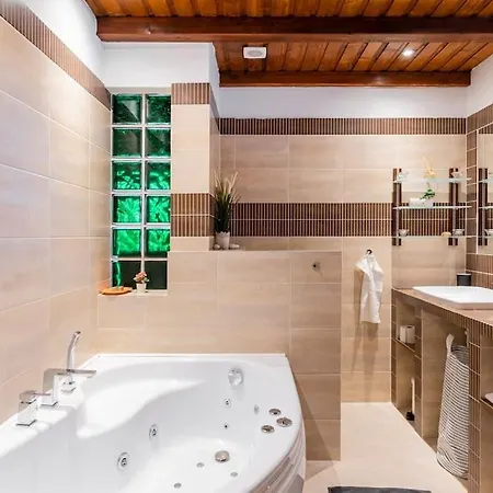 Erika's House. * 에르드