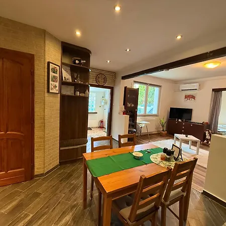 Erika's House. * ארד